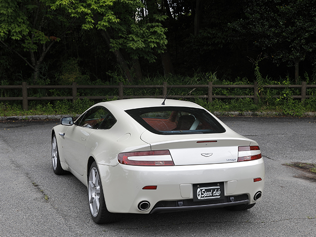 Aston Martin V8 vantage