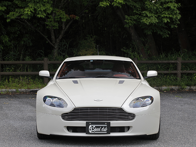 Aston Martin V8 vantage